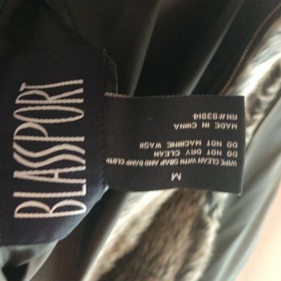 Reversible faux fur vest - Picture 8 of 12